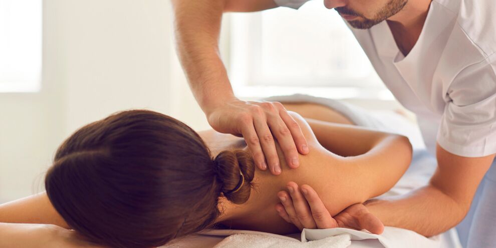 Vienas iš veiksmingų peties sąnario artrozės gydymo būdų yra masažas. 